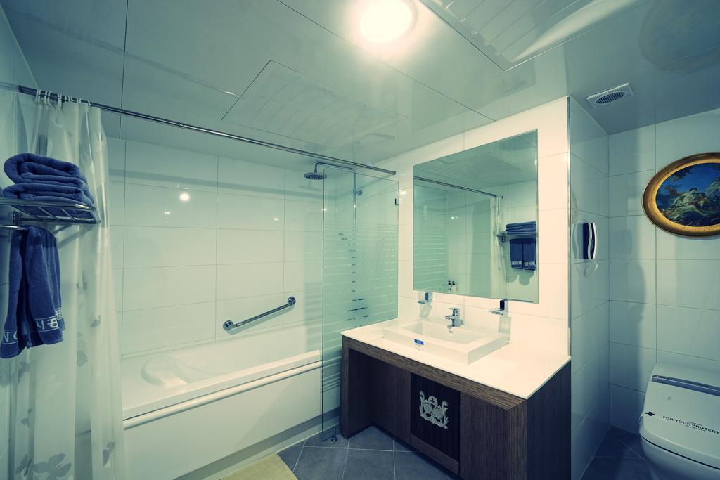 Benikea Premier Hotel Siheung Exteriör bild