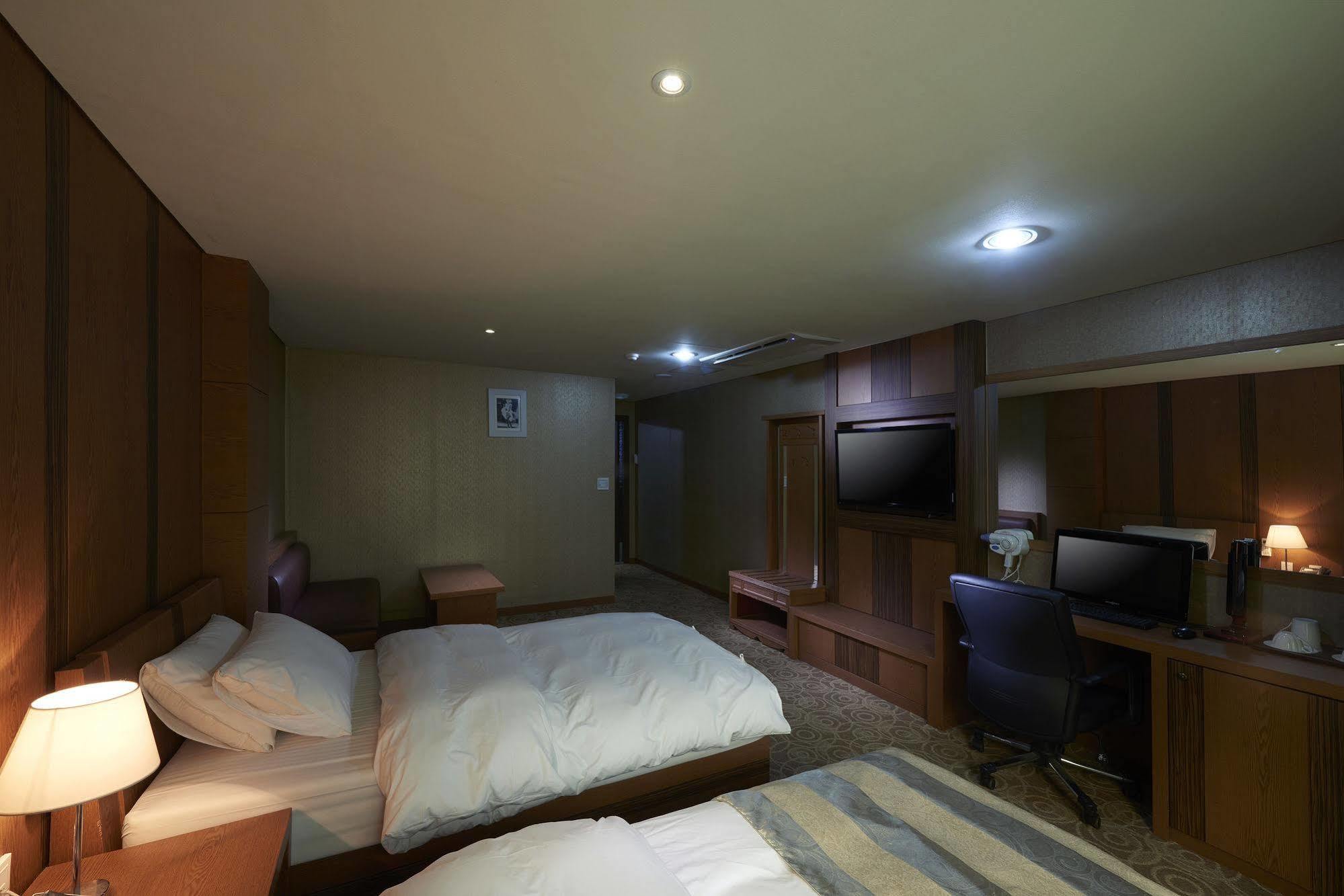 Benikea Premier Hotel Siheung Exteriör bild