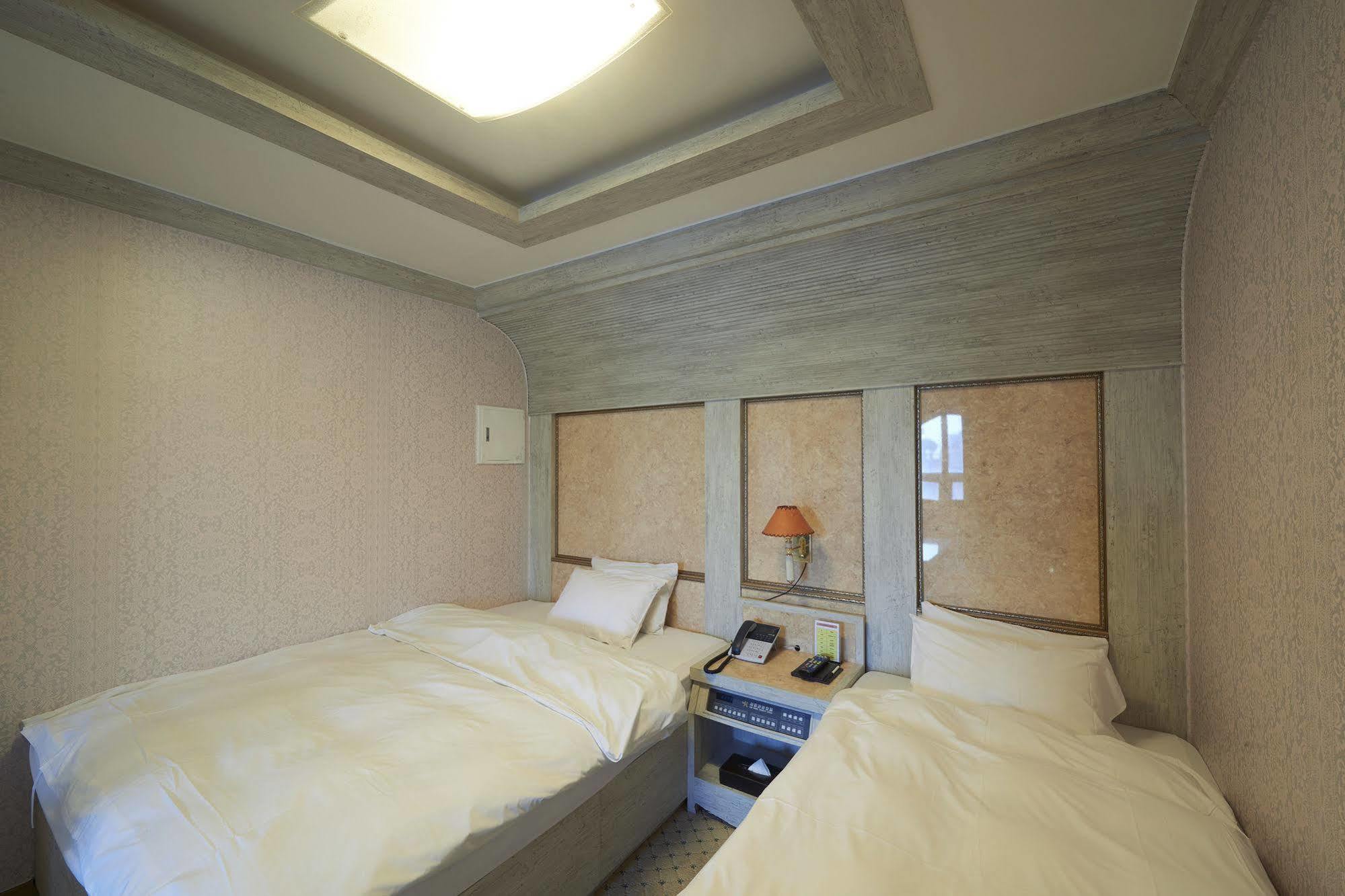 Benikea Premier Hotel Siheung Exteriör bild