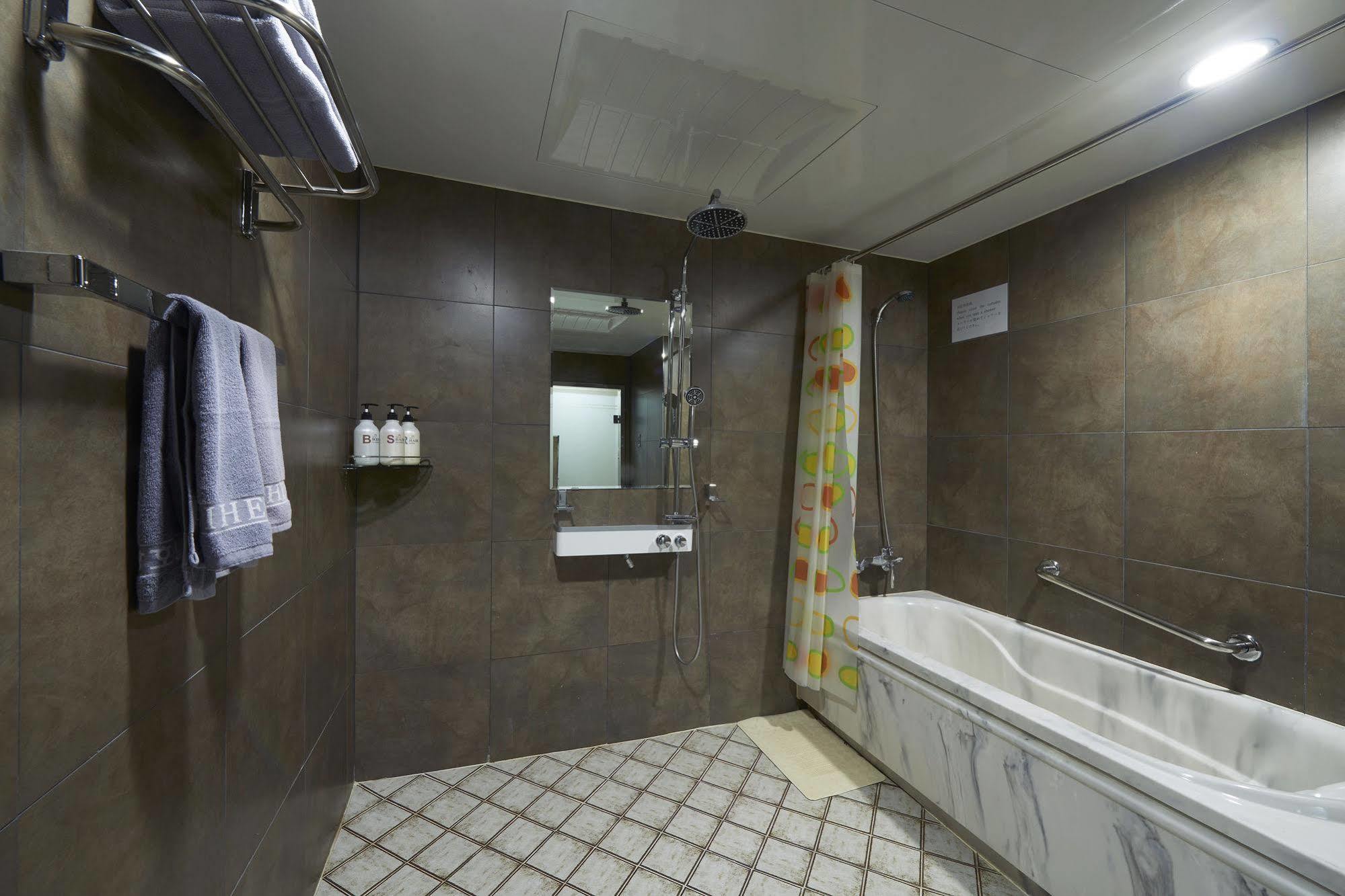 Benikea Premier Hotel Siheung Exteriör bild