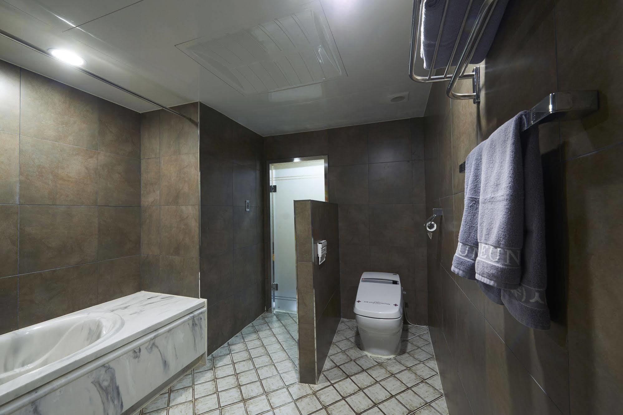 Benikea Premier Hotel Siheung Exteriör bild