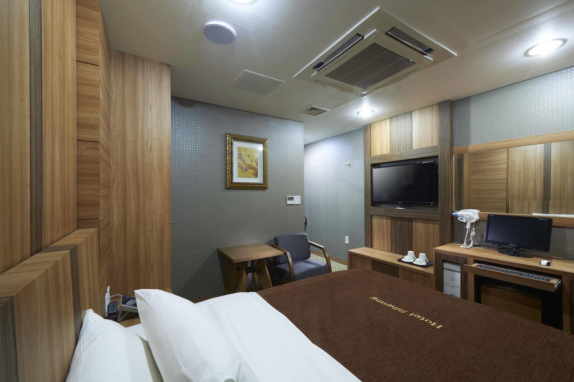 Benikea Premier Hotel Siheung Exteriör bild
